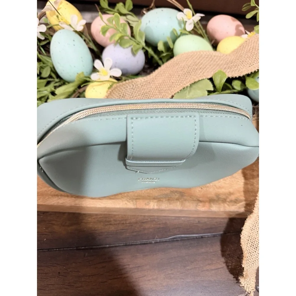 FRANZI MILANO Green Makeup Bag / Cosmetic Case with Zipper Closure